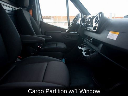 Used 2025 Mercedes-Benz Sprinter 2500 image 38