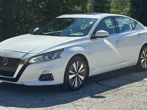 Certified 2019 Nissan Altima 2.5 SV AWD/4WD image 2