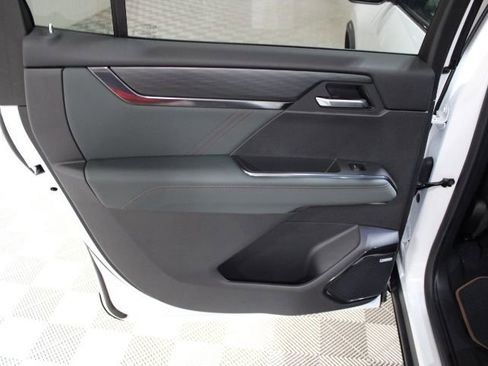 New 2025 GMC Acadia AT4 w/ Super Cruise Package image 22