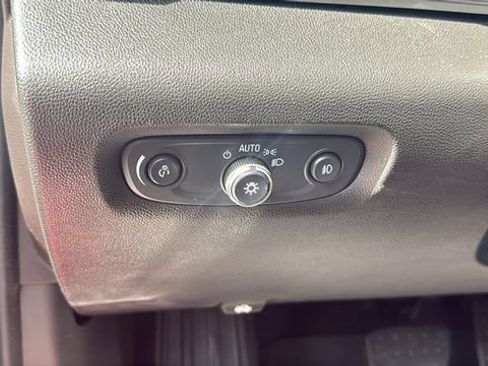 Used 2018 Chevrolet Traverse LT w/ LPO, Floor Liner Package FWD image 13