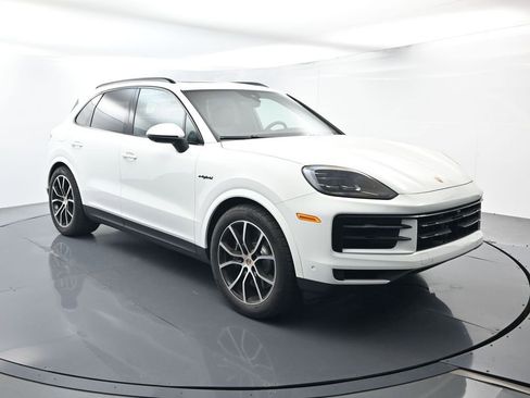 Certified 2025 Porsche Cayenne E-Hybrid AWD/4WD image 15