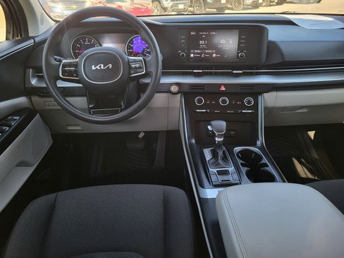 Used 2022 Kia Carnival LX image 14