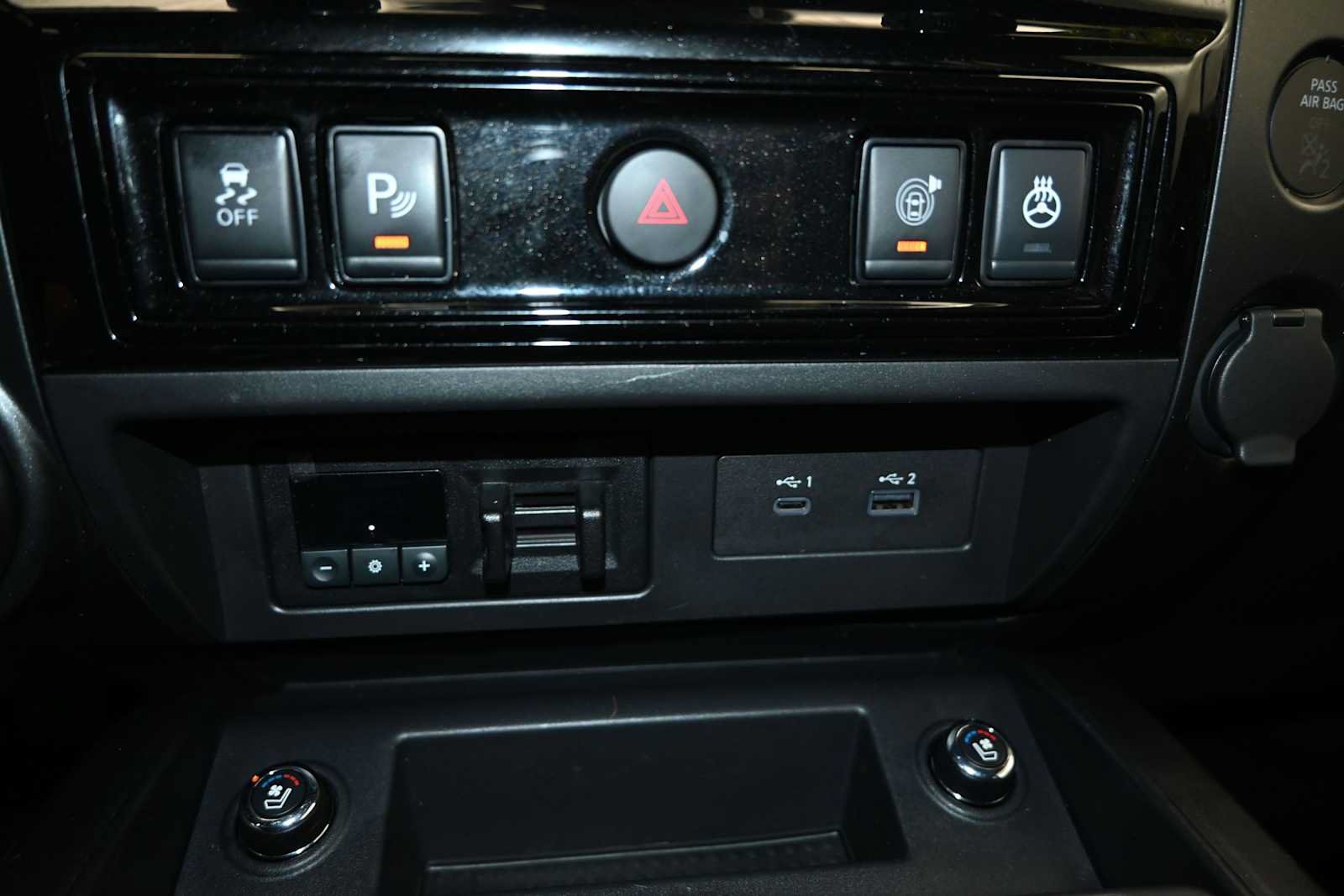 Used 2024 Nissan Titan PRO-4X w/ Pro-4x Convenience Package AWD/4WD image 12