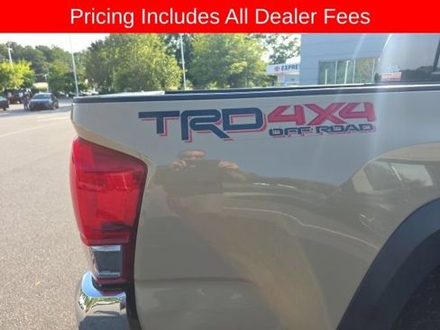 Used 2017 Toyota Tacoma TRD Off-Road w/ Tow Package (A/T) AWD/4WD image 12