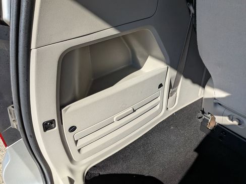 Used 2012 Dodge Grand Caravan SE FWD image 25