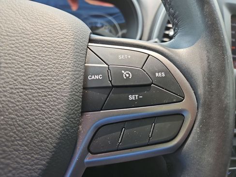 Used 2021 Jeep Cherokee Latitude Plus w/ Sun & Sound Group AWD/4WD image 26