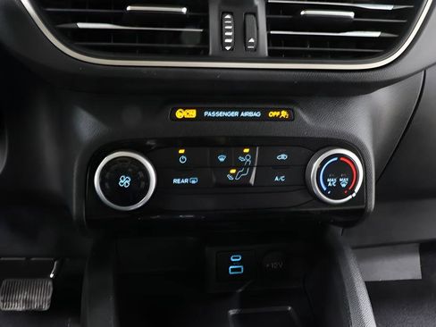 Used 2022 Ford Escape SE image 9