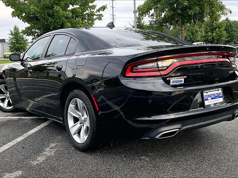 Used 2015 Dodge Charger SXT w/ Driver Confidence Group RWD image 6