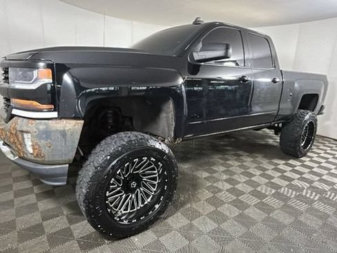 Used 2018 Chevrolet Silverado 1500 LT w/ All Star Edition AWD/4WD image 6
