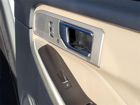 Used 2021 Ford Explorer Limited w/ Equipment Group 301A image 12