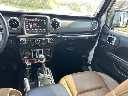 Used 2022 Jeep Wrangler Unlimited Rubicon w/ Dual Top Group AWD/4WD image 24