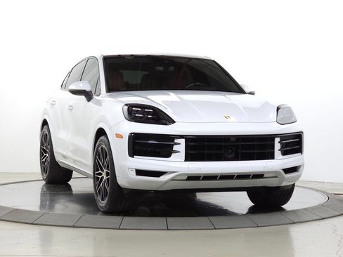 Used 2024 Porsche Cayenne S AWD/4WD image 1