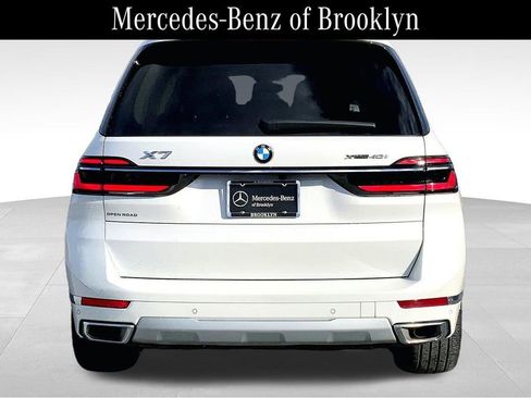 Used 2025 BMW X7 xDrive40i w/ Premium Package image 4