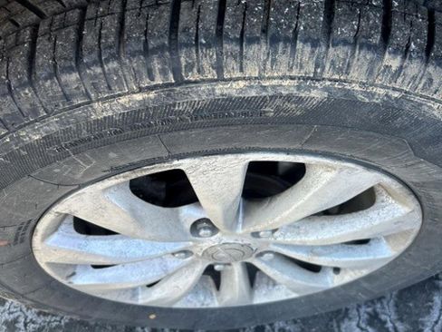 Used 2017 Chrysler Pacifica Touring w/ Tire & Wheel Group image 3