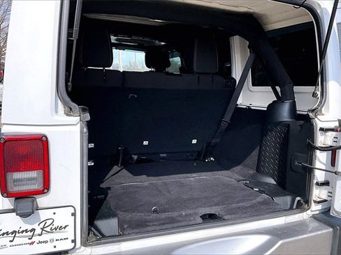 Used 2018 Jeep Wrangler Unlimited Sahara w/ Connectivity Group image 29