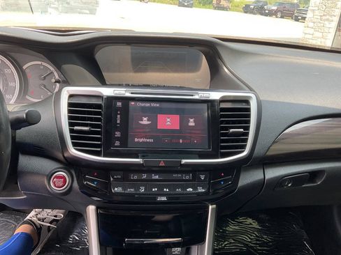 Used 2016 Honda Accord Touring image 20