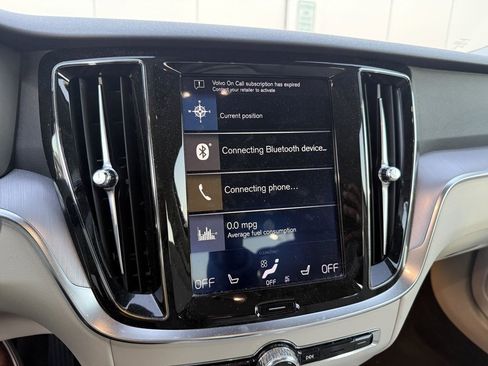 Used 2019 Volvo S60 T5 Momentum w/ Premium Package image 6