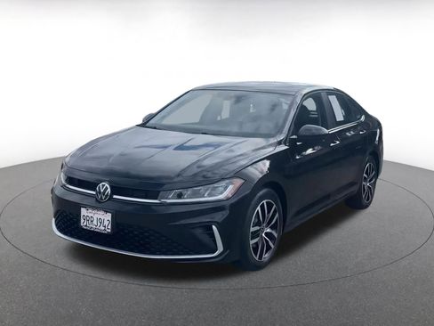 Used 2025 Volkswagen Jetta SE image 7