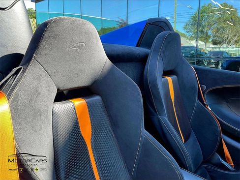 Used 2019 McLaren 570S Spider image 26