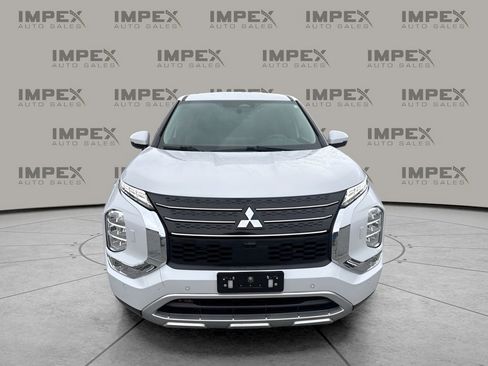 Used 2023 Mitsubishi Outlander SE image 8