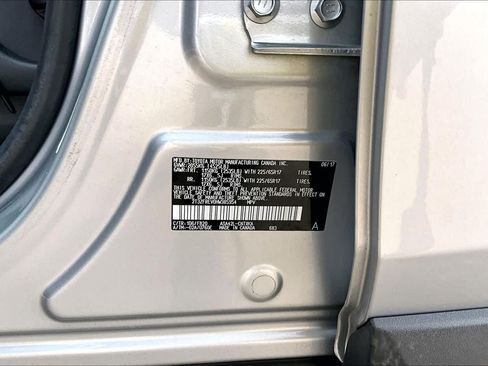 Used 2017 Toyota RAV4 LE FWD image 32