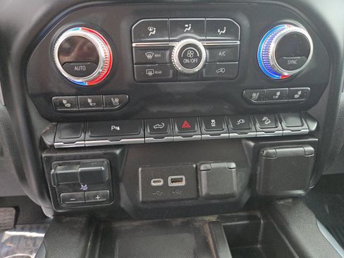 Used 2021 GMC Sierra 2500 SLT w/ SLT Premium Package image 24