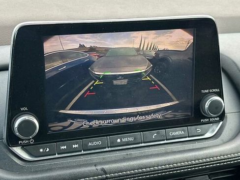 Used 2022 Nissan Rogue SV image 17