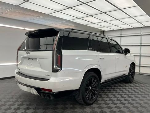 Used 2024 Cadillac Escalade V w/ LPO, ONYX Package AWD/4WD image 25