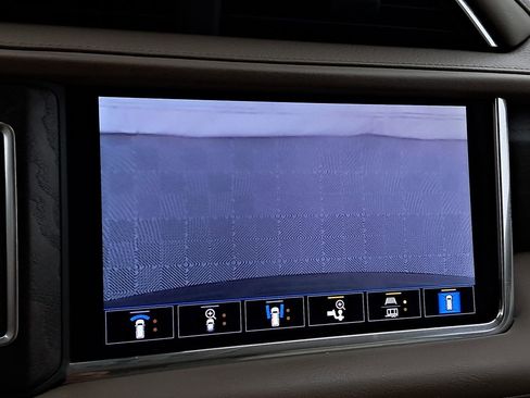 Used 2021 GMC Yukon Denali w/ Denali Premium Package image 31