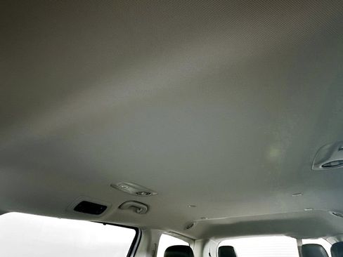 Used 2024 Chrysler Pacifica Touring-L image 21