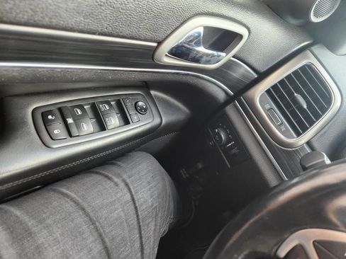 Used 2021 Jeep Grand Cherokee Limited image 21