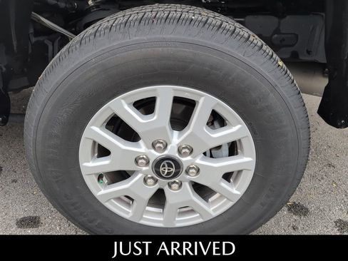 Used 2025 Toyota Tacoma SR5 AWD/4WD image 23