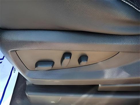 Used 2020 GMC Yukon SLT w/ Premium Edition image 16