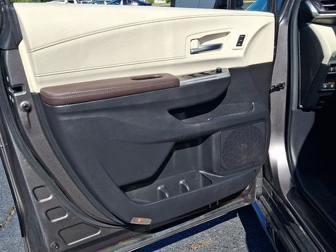 Used 2024 Toyota Sienna Platinum AWD/4WD image 15