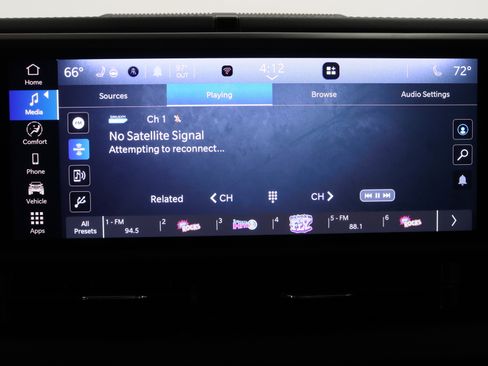 Used 2025 Jeep Gladiator Mojave w/ Convenience Group AWD/4WD image 18