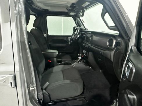 Used 2021 Jeep Gladiator Willys image 22