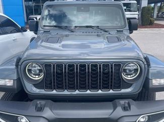 Used 2024 Jeep Gladiator Sport video 1