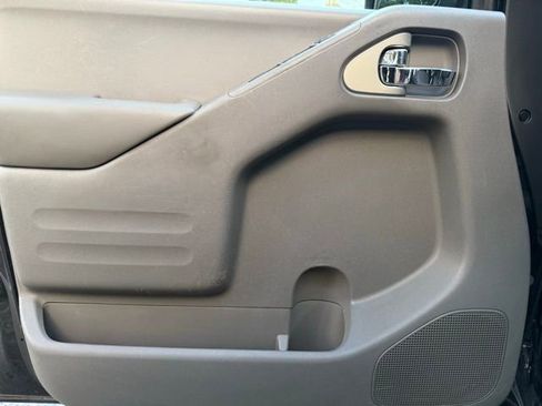 Used 2016 Nissan Frontier SV image 17