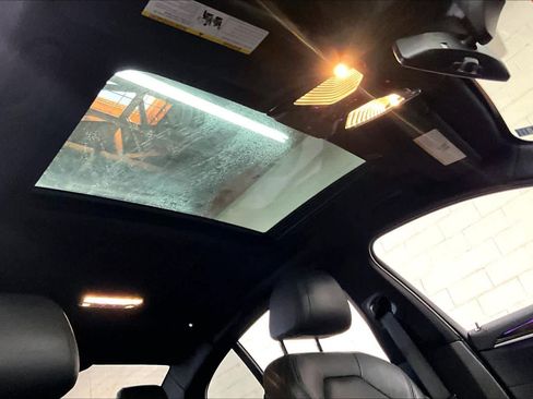 Used 2018 BMW 530e 530e iPerformance image 24