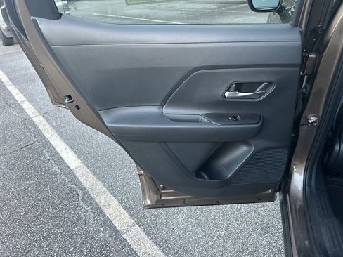 Certified 2025 Nissan Kicks SV image 21