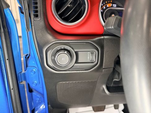 Used 2023 Jeep Wrangler Unlimited Rubicon AWD/4WD image 15