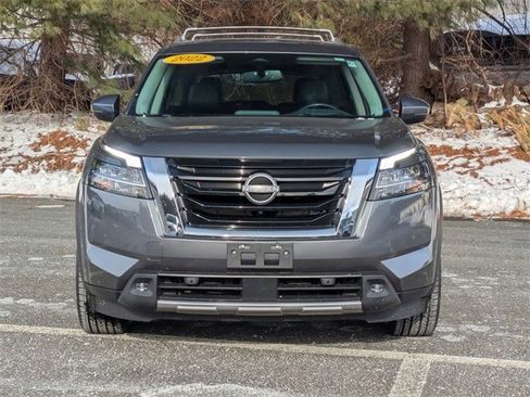 Used 2022 Nissan Pathfinder Platinum w/ Cargo Package image 8