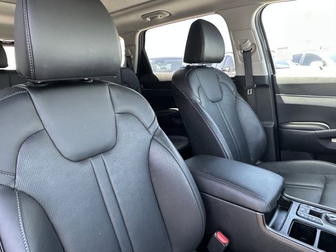 Used 2025 Kia Sorento S w/ Panoramic Sunroof Package FWD image 17