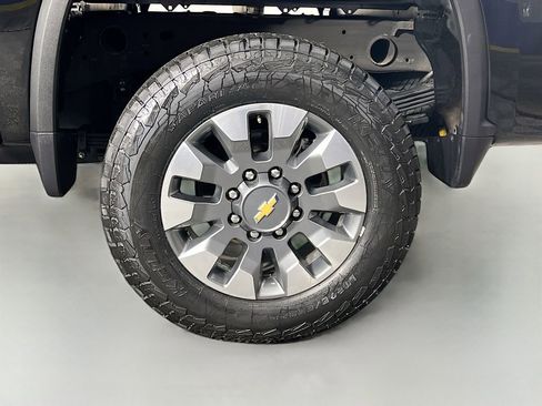 Used 2024 Chevrolet Silverado 2500 Custom w/ Custom Value Package image 28