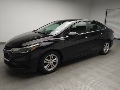 Used 2018 Chevrolet Cruze LT FWD image 2