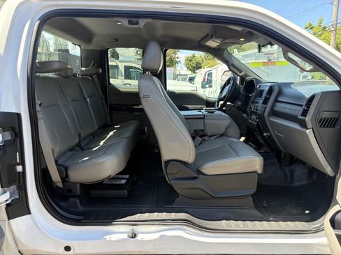 Used 2017 Ford F550 2WD SuperCab Super Duty image 6