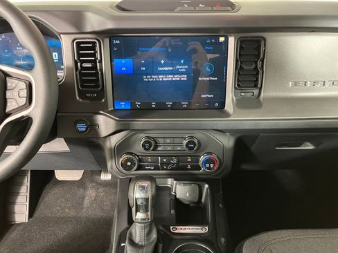 New 2025 Ford Bronco Base image 28