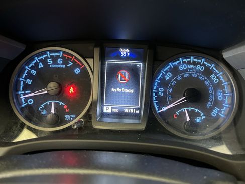 Used 2023 Toyota Tacoma TRD Sport image 15