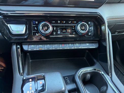 Certified 2022 GMC Sierra 1500 AT4 w/ AT4 Premium Package AWD/4WD image 28