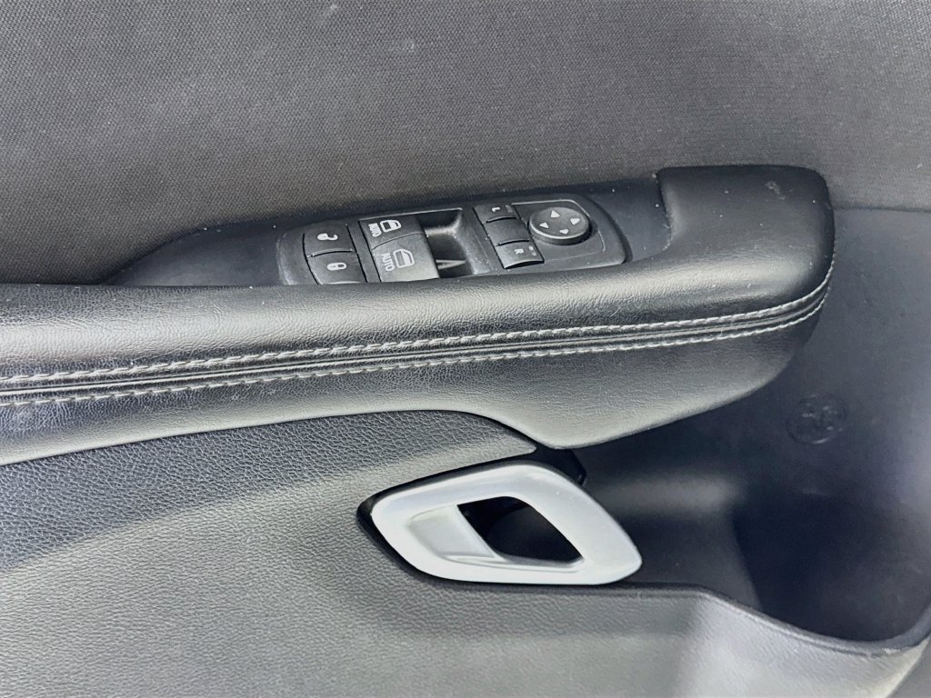 Used 2016 Dodge Challenger R/T w/ Driver Convenience Group RWD image 15